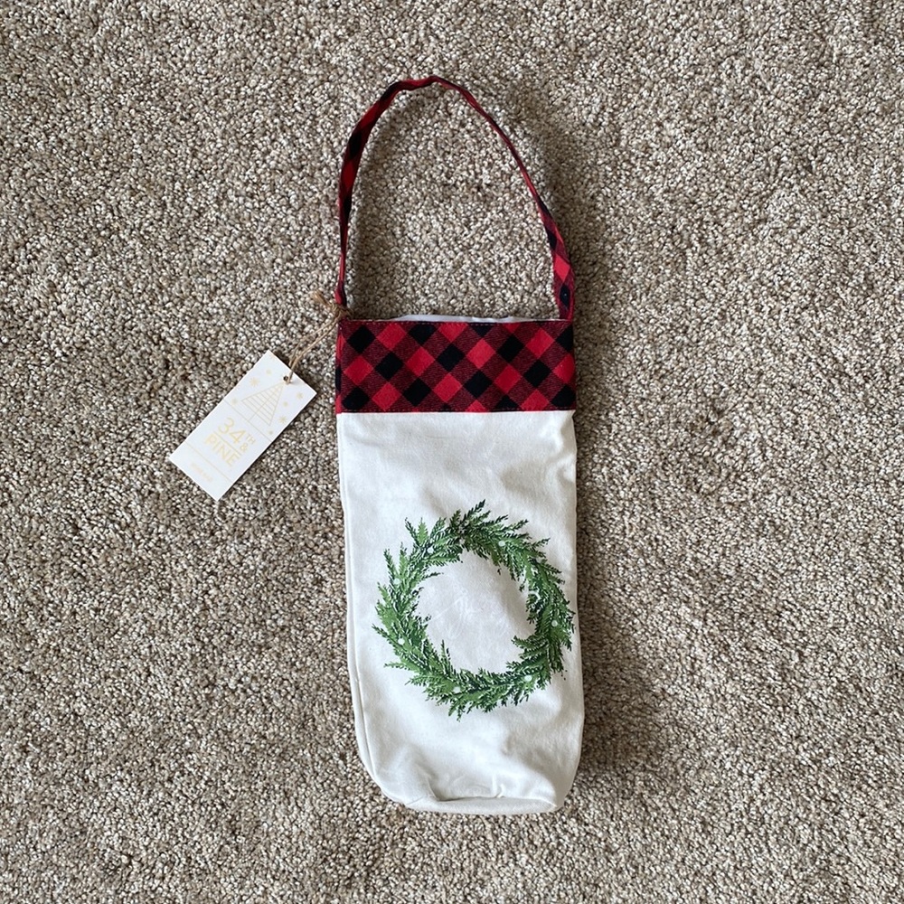 34th & Pine Joy Wreath Wine Bag